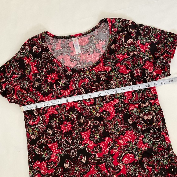 LuLaRoe Classic Tee - Red & Black - Like New - Picture 4 of 13